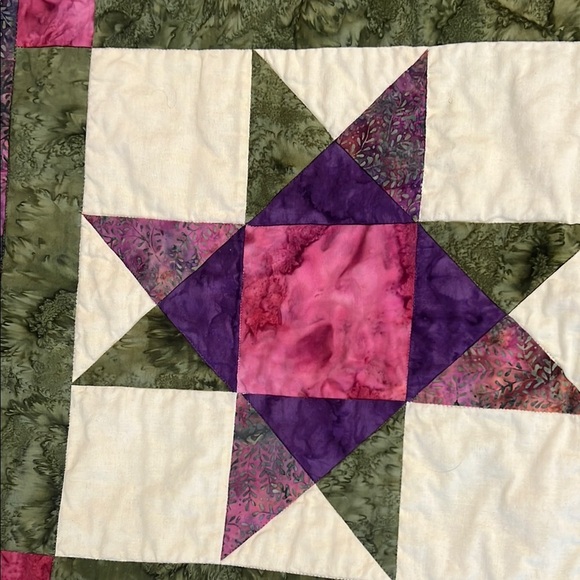 Patchwork Quilt with Multicolor Design - Picture 7 of 13